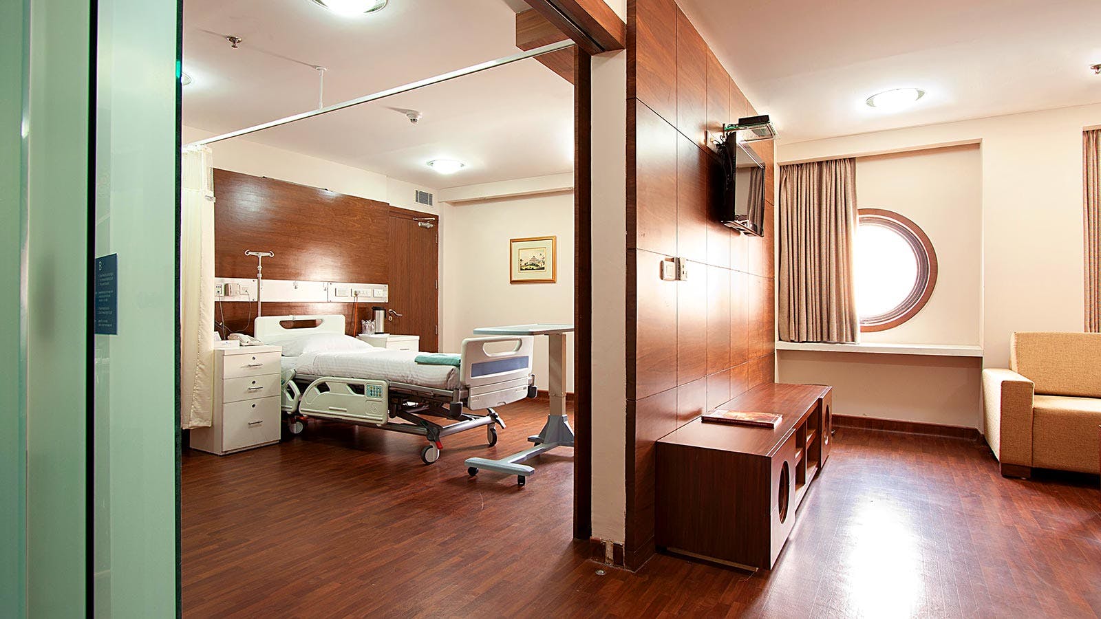 Indraprastha Apollo Hospitals - 1