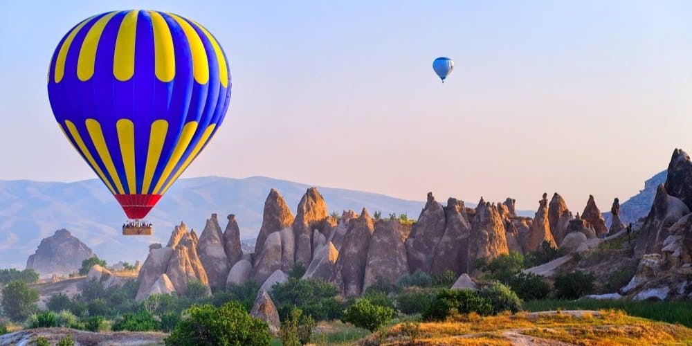 Hot air balloon ride in Turkey as a sightseeing program after a breast reduction.